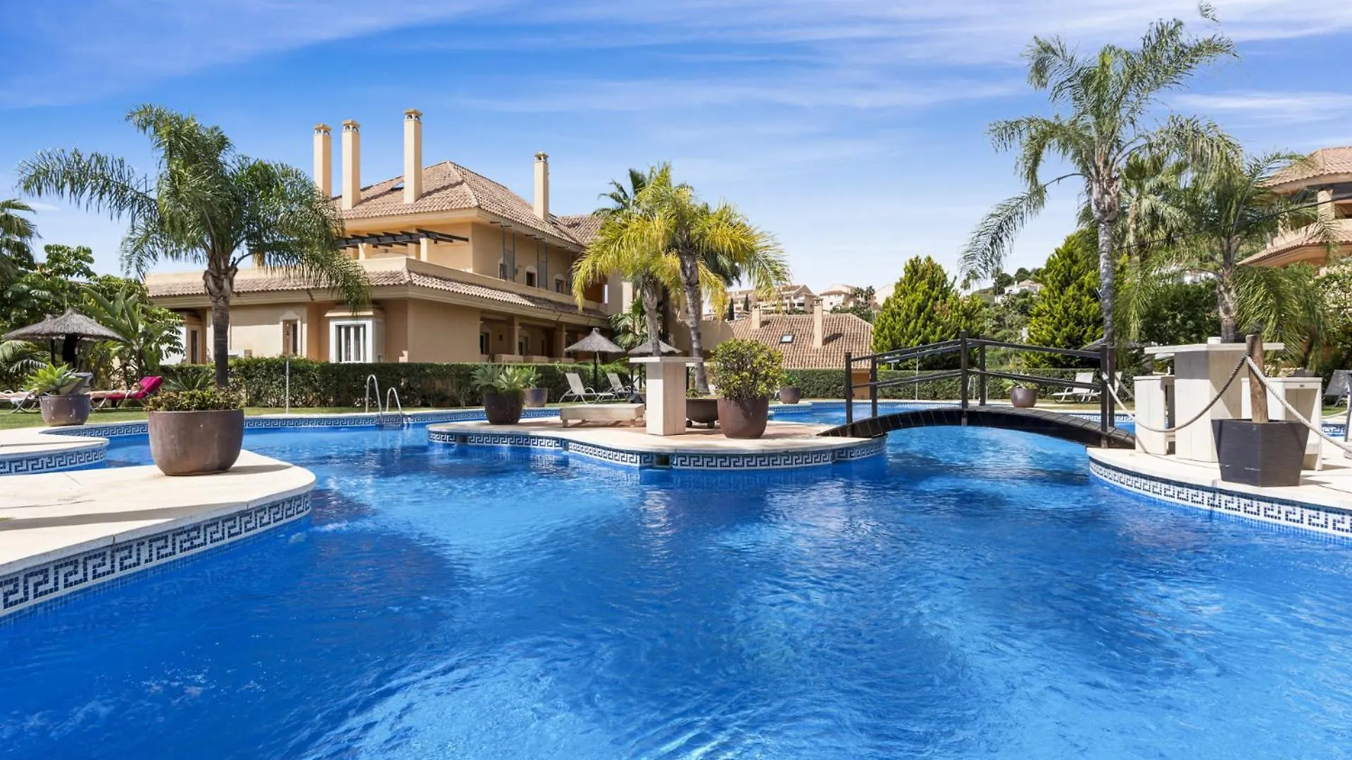 Aloha Bliss Daire Marbella