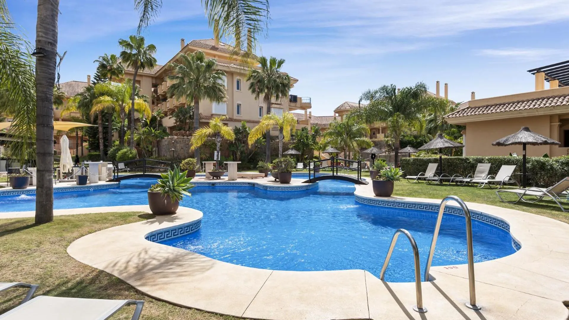 Aloha Bliss Daire Marbella