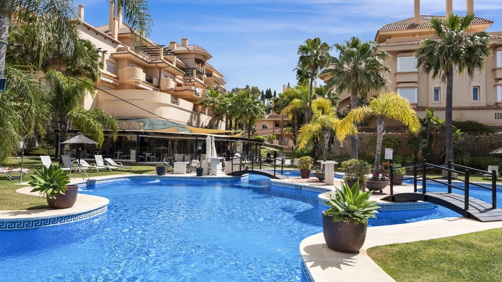 Aloha Bliss Daire Marbella